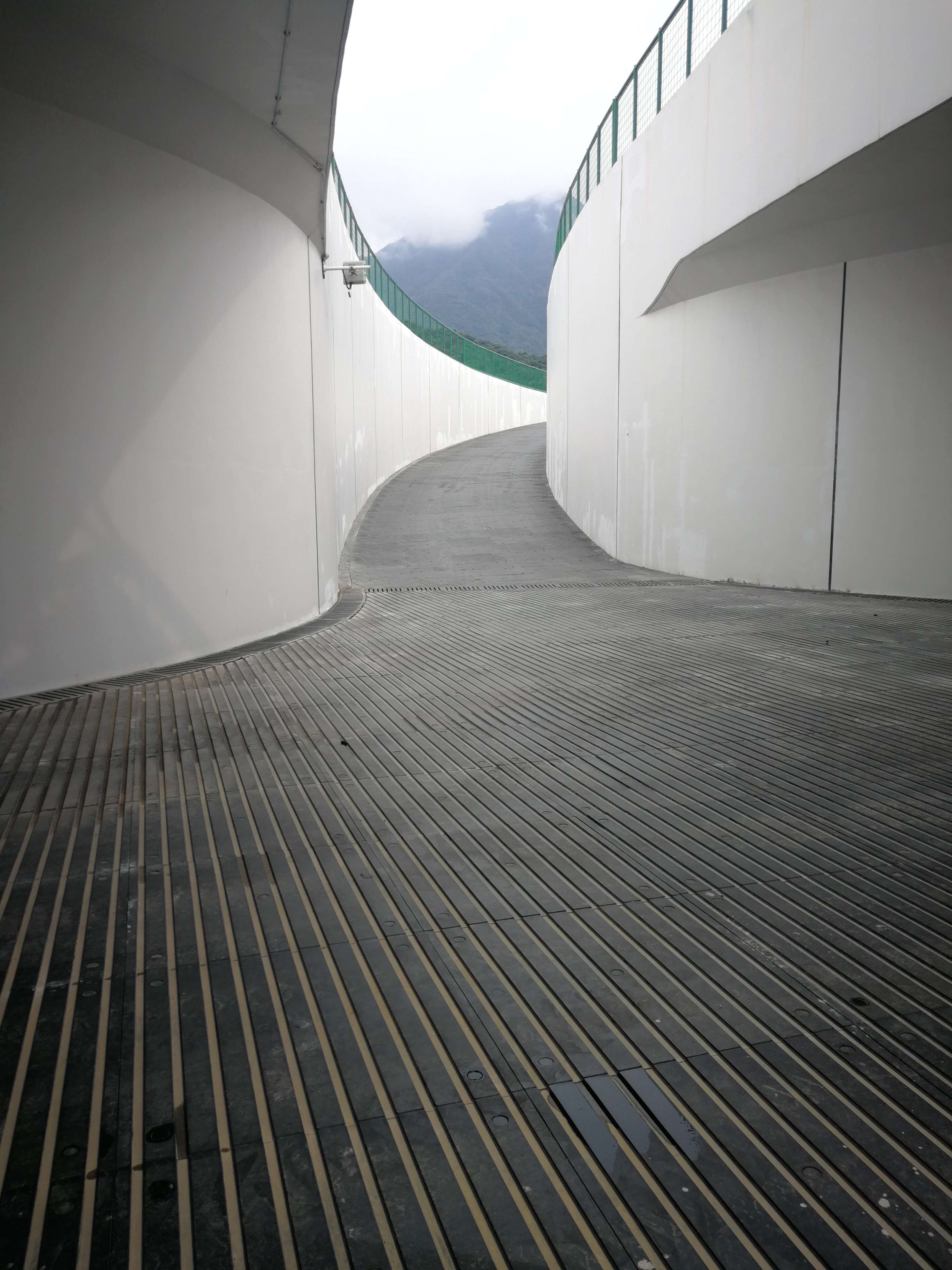 Racecourse & Tunnel Rubber Systems
