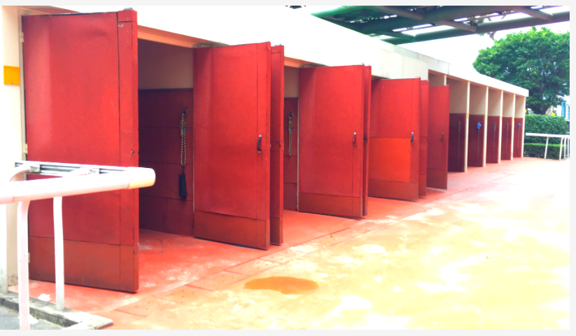 Orange shock-absorbing rubber tile