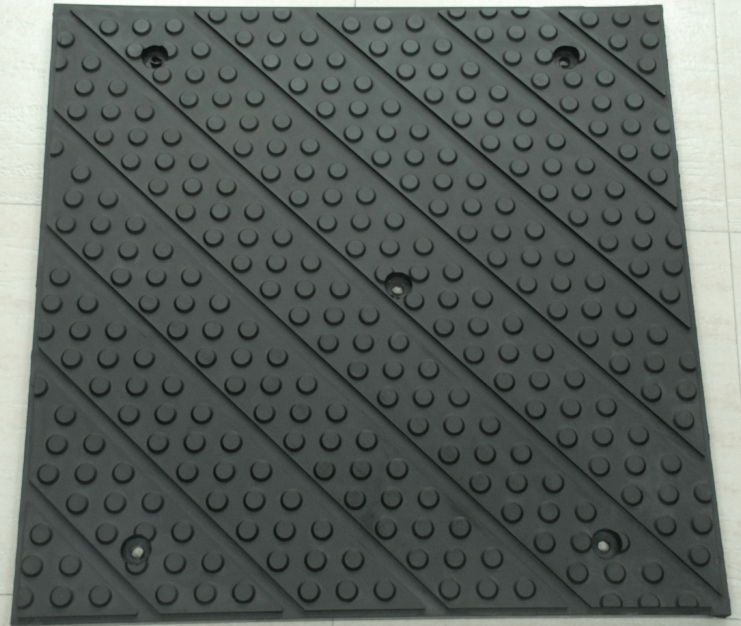 Diagonal-pattern anti-slip rubber tile